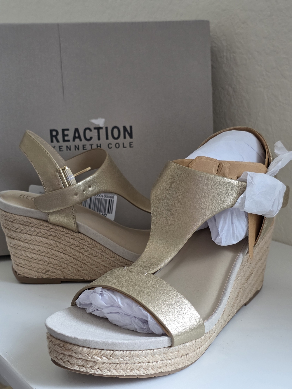 Reaction Kenneth Cole Gold Espadrille Wedge Sandals Size 9